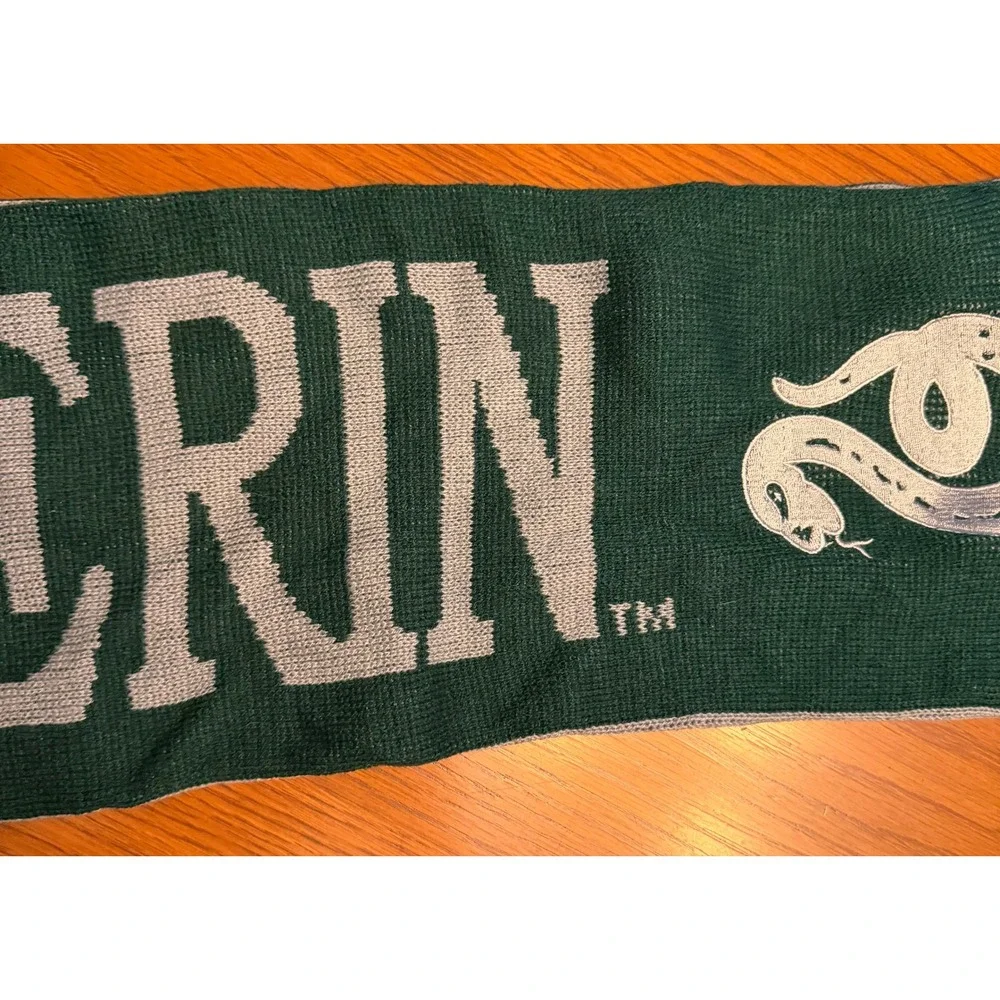 Universal Studios Harry Potter Slytherin Reversible Knit Scarf Snake Green Gray